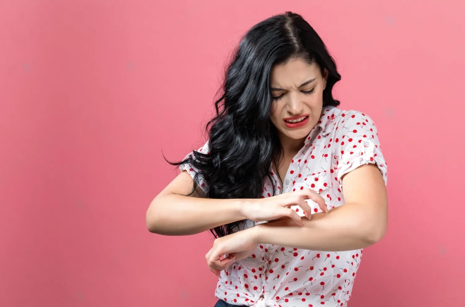 1/2 ασθενείς με ατοπική δερματίτιδα βάζει βαθιά το χέρι στην τσέπη για μη συνταγρογραφούμενα σκευάσματα