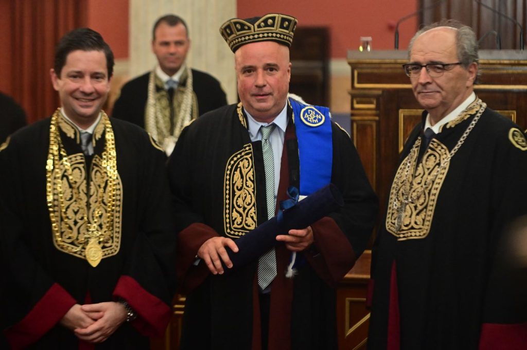 Απόδοση του τίτλου του Μεγάλου Ευεργέτη στο ΙΣΝ και αναγόρευση του Α. Δρακόπουλου σε Επίτιμο Διδάκτορα του ΕΚΠΑ