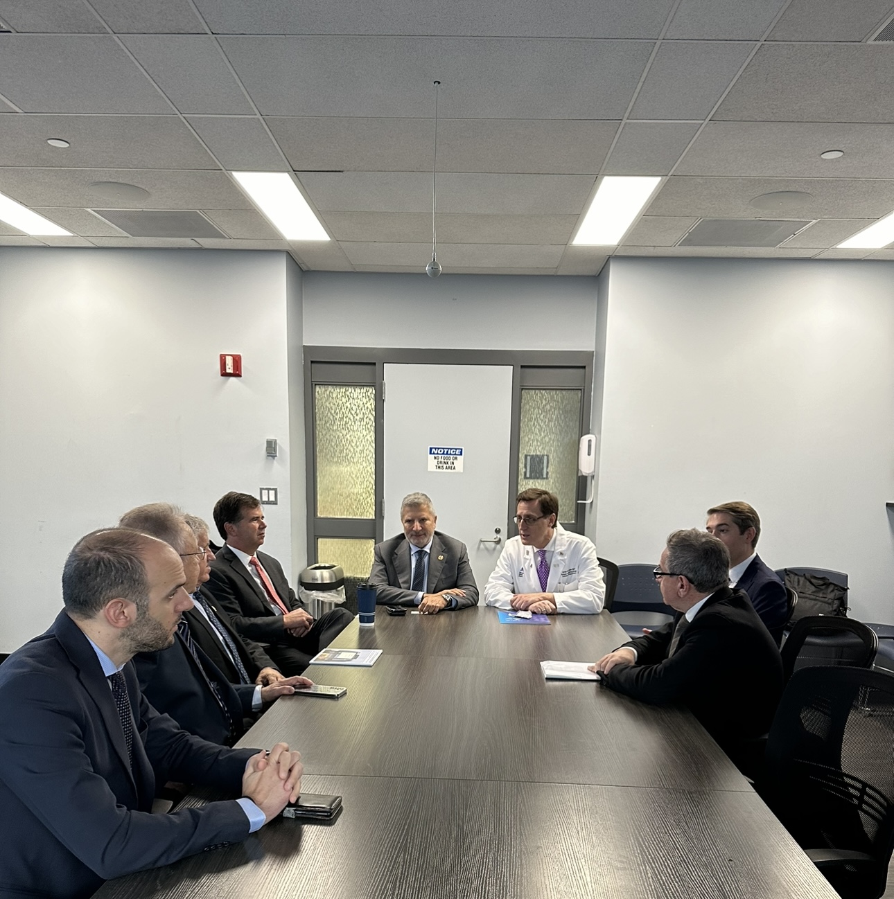 Ανοίγει ο δρόμος των συνεργασιών για Έλληνες γιατρούς με το διάσημο Mount Sinai  της Νέας Υόρκης