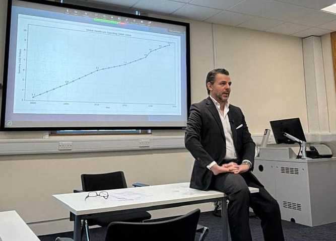 Διάλεξη του Β. Αποστολόπουλου στο Πανεπιστήμιο του Cambridge